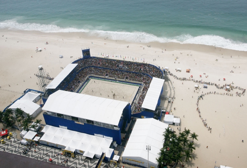 Arena onde acontece o Futebol de Areia de Navegantes recebe arquibancada